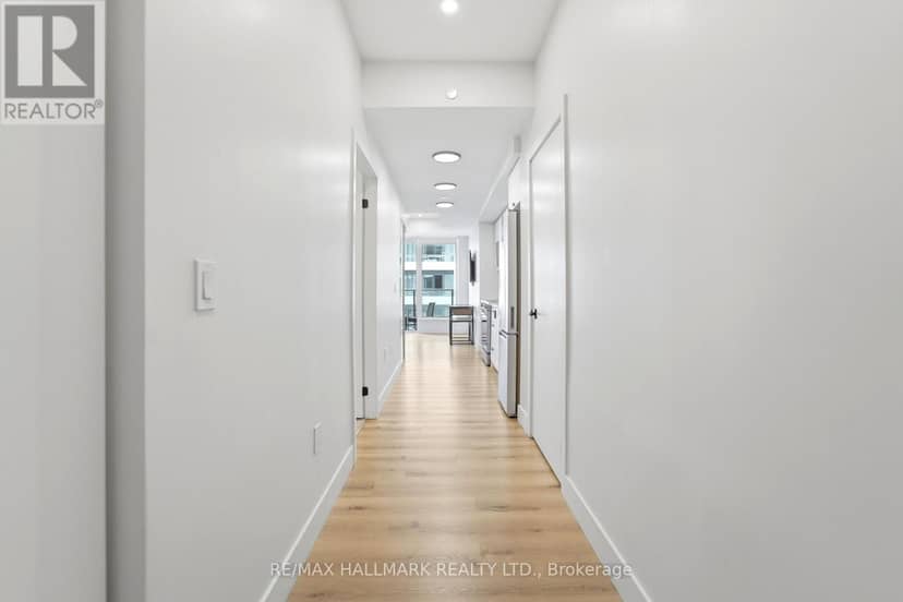 1403 - 5 Wellington Street S — photo 2 of 34