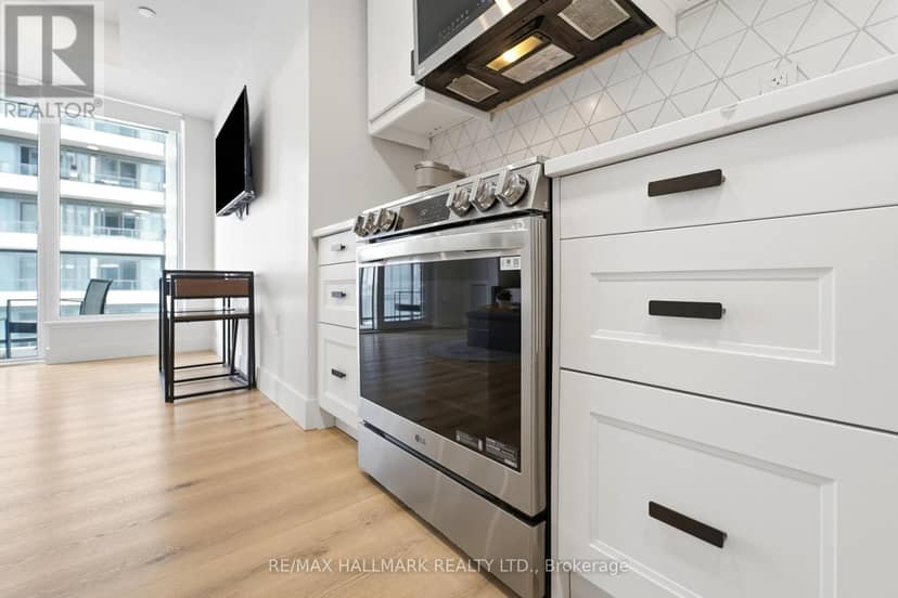 1403 - 5 Wellington Street S — photo 7 of 34