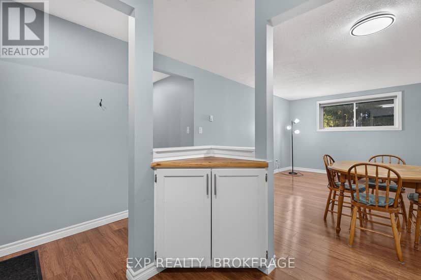 101 - 316 Kingsdale Avenue — photo 18 of 25