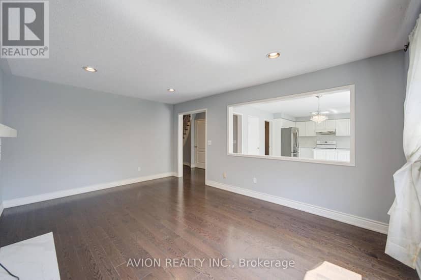 29 Charrington Crescent — photo 21 of 40