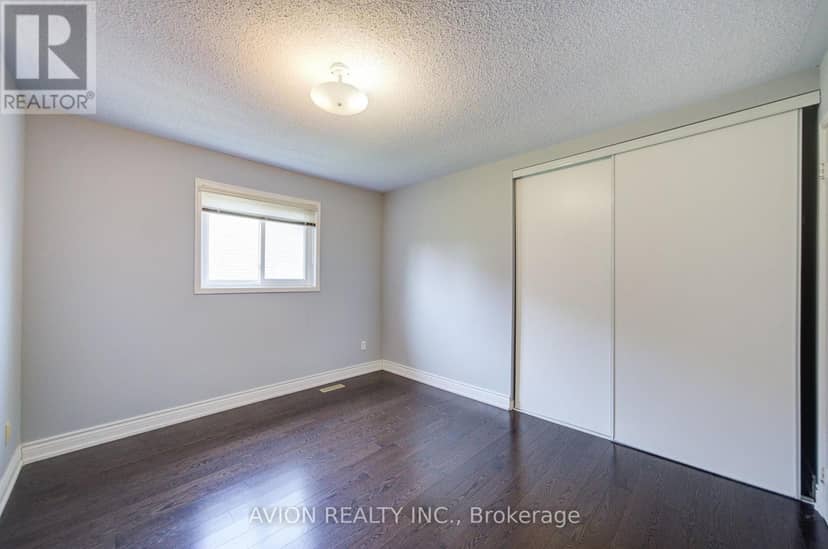29 Charrington Crescent — photo 36 of 40