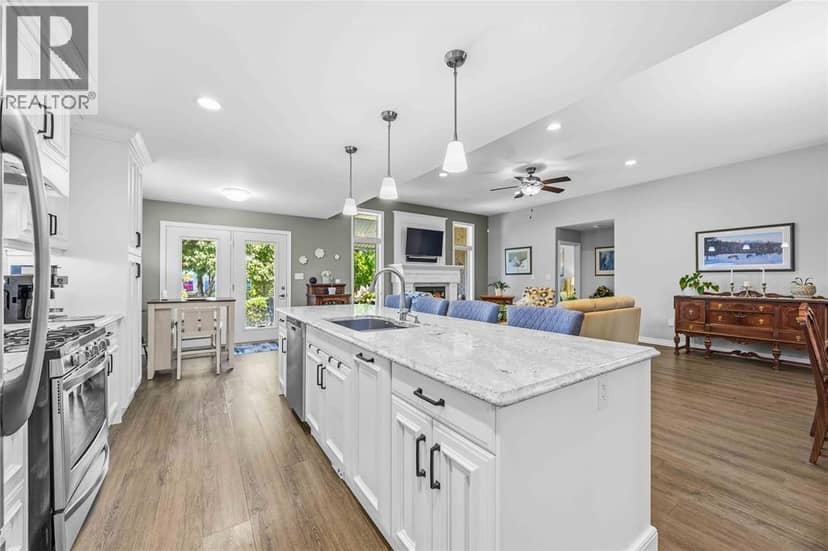 212 Basquiat Crescent — photo 18 of 40