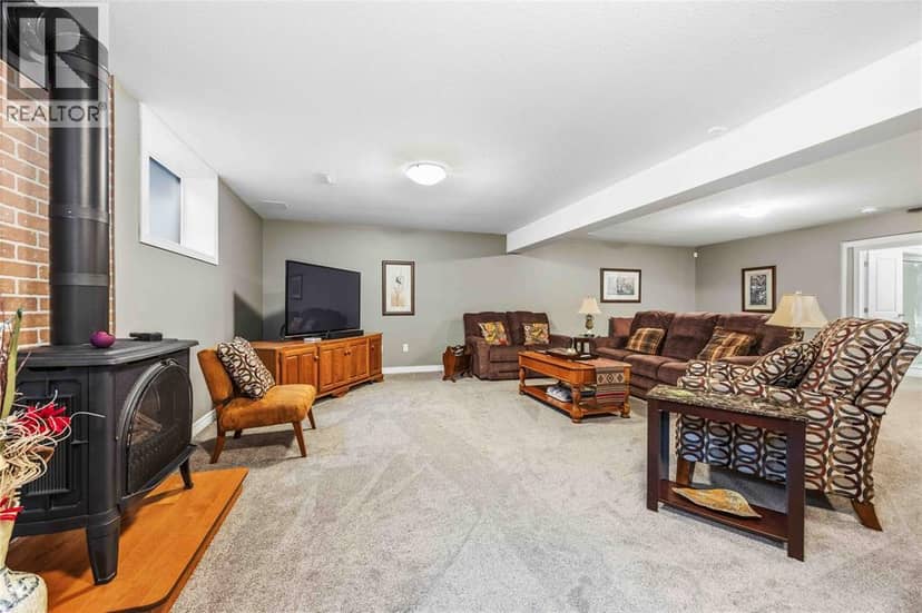 212 Basquiat Crescent — photo 32 of 40