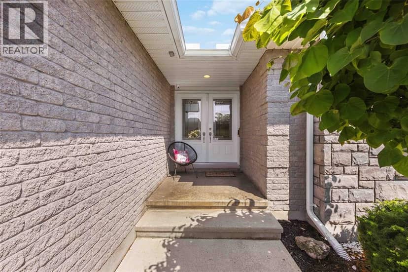 212 Basquiat Crescent — photo 4 of 40