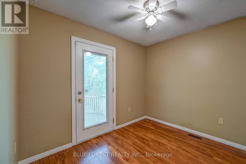132 Ardsley Crescent — photo 14 of 33