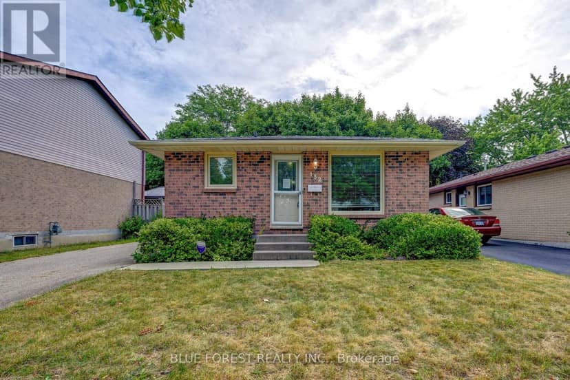 132 Ardsley Crescent — photo 3 of 33