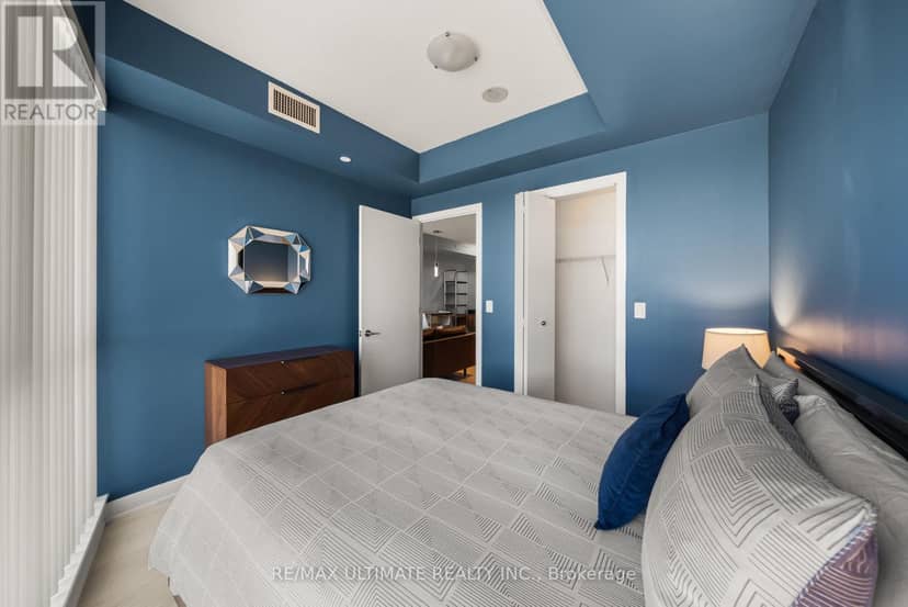 1001 - 50 Bruyeres Mews — photo 11 of 29