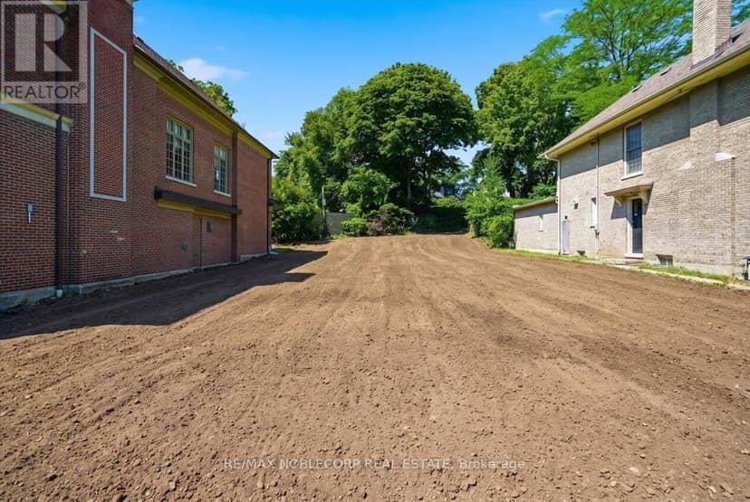 180 Dunvegan Road — photo 7 of 40