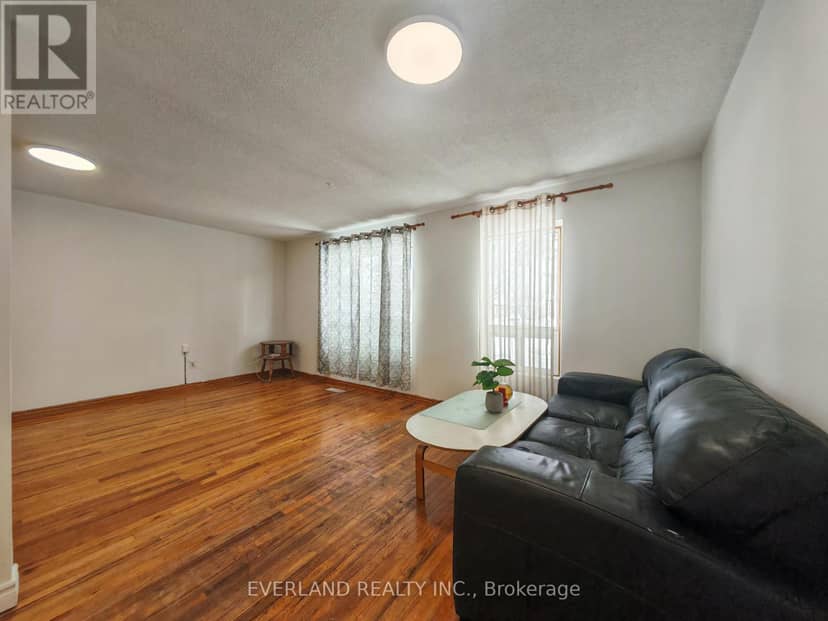 18 Camberley Court, Toronto, photo 3