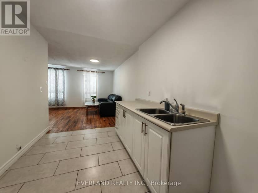 18 Camberley Court, Toronto, photo 7