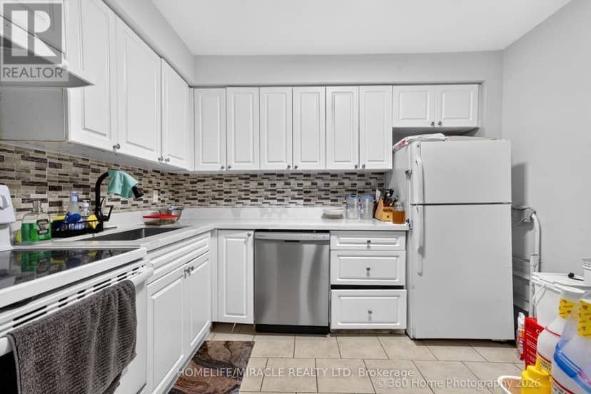 165 - 74 Springfair Avenue — photo 10 of 26