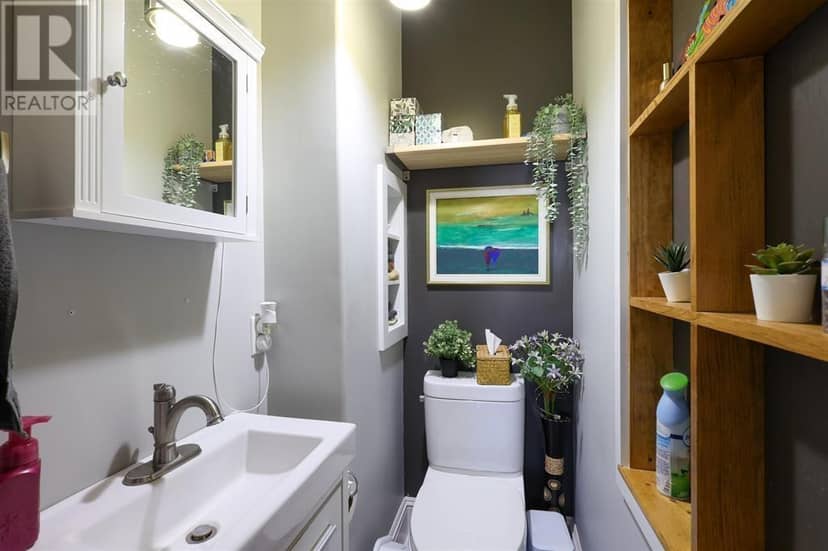 250-252 Central Street — photo 18 of 40