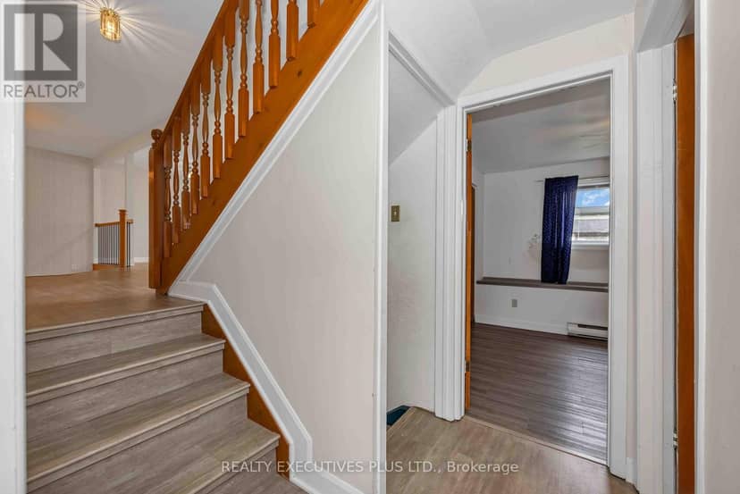 366 Charron Street — photo 19 of 36
