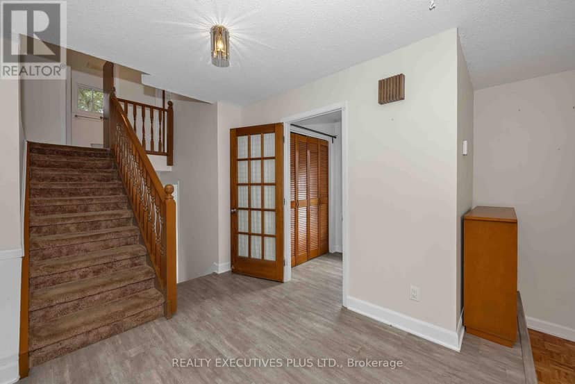 366 Charron Street — photo 5 of 36