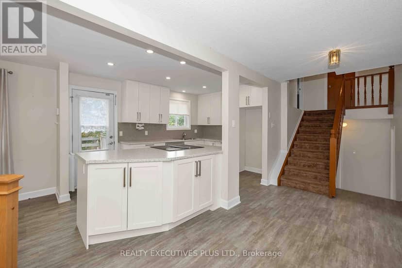 366 Charron Street — photo 8 of 36
