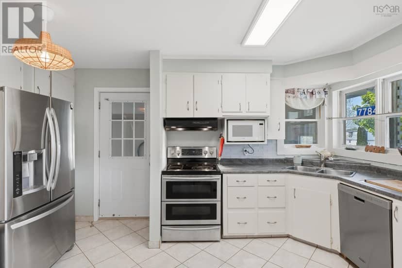 7784 Highway 101, Plympton, photo 7