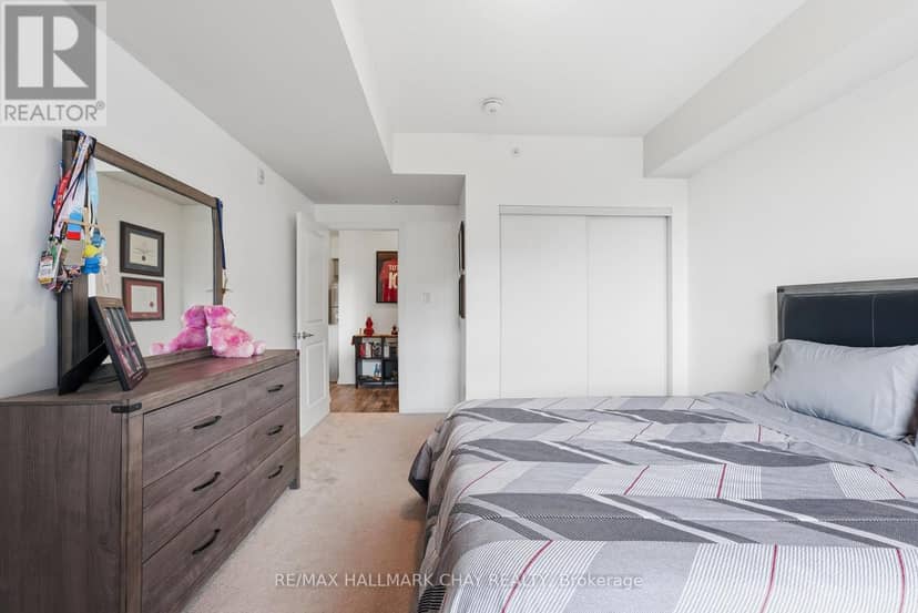 409 - 302 Essa Road — photo 14 of 28