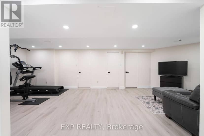 11 Roberta Crescent — photo 38 of 40