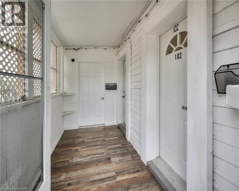 1346 KING Street E — photo 13 of 40