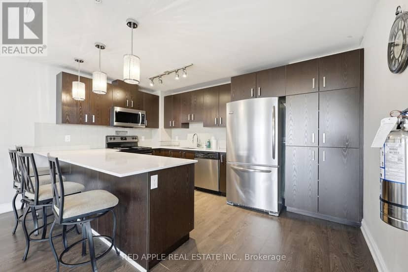 719 - 11611 Yonge Street N — photo 1 of 17