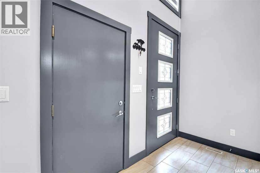 519 Kenaschuk WAY — photo 3 of 40