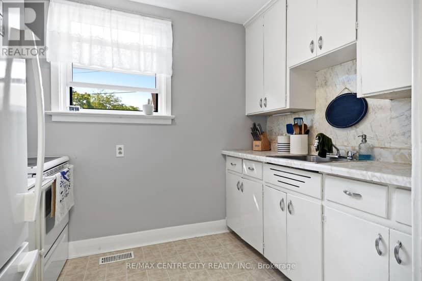 64 Linwood Street — photo 16 of 31