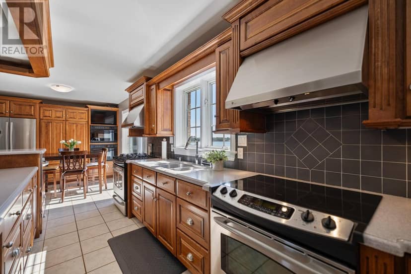 138 Cathy Drive — photo 8 of 40