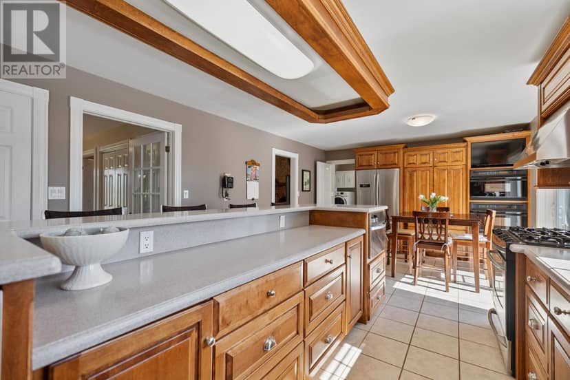 138 Cathy Drive — photo 9 of 40