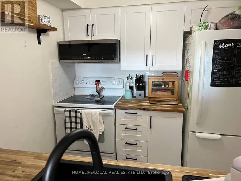#1402 - 3 Hickory Tree Road — photo 2 of 21