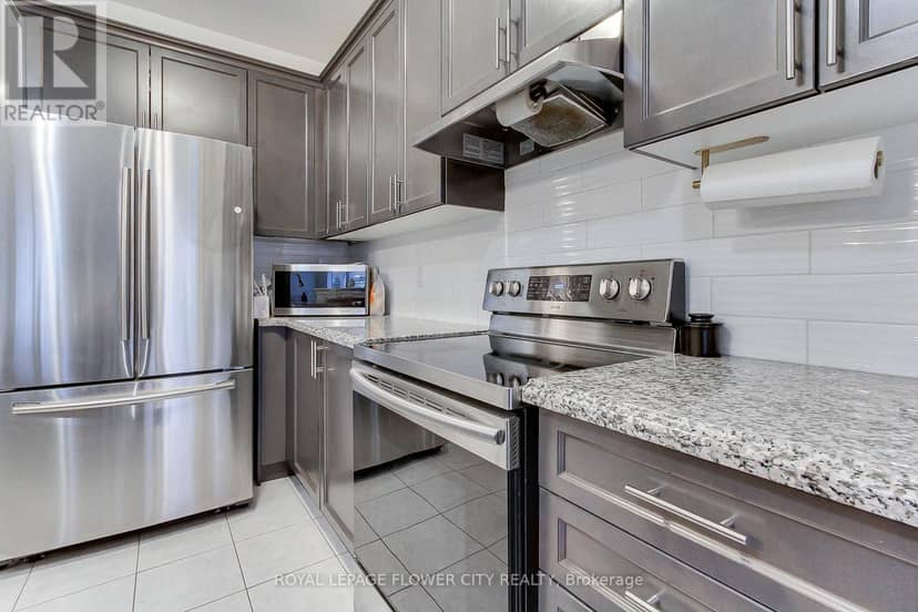 101 Huguenot Road — photo 9 of 31