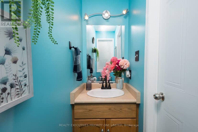 9 - 37 Bond Court — photo 14 of 35
