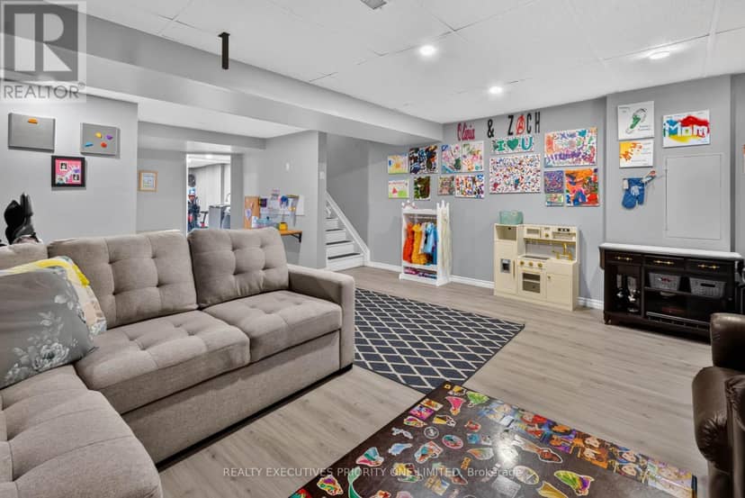 9 - 37 Bond Court — photo 25 of 35