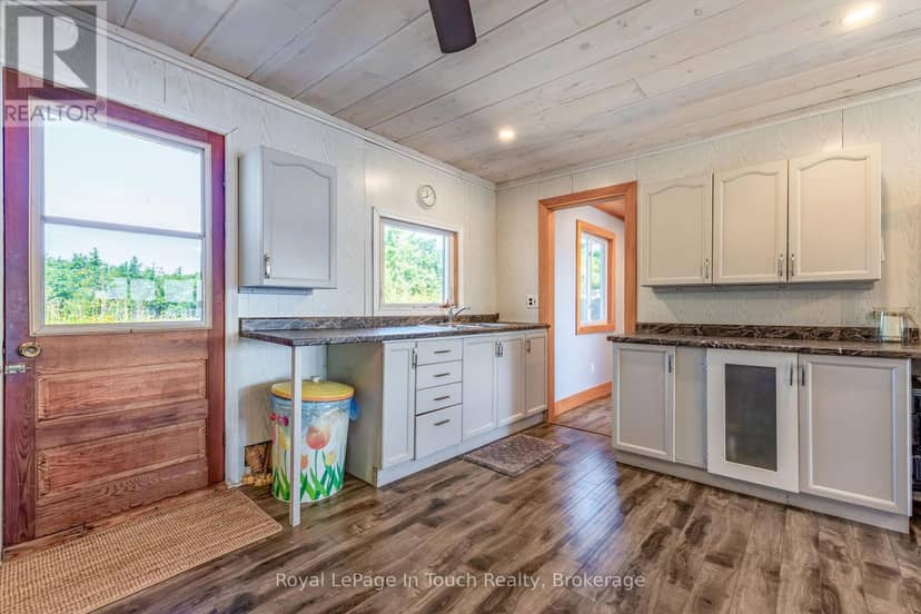 34 B320 Sans Souci Island — photo 21 of 40