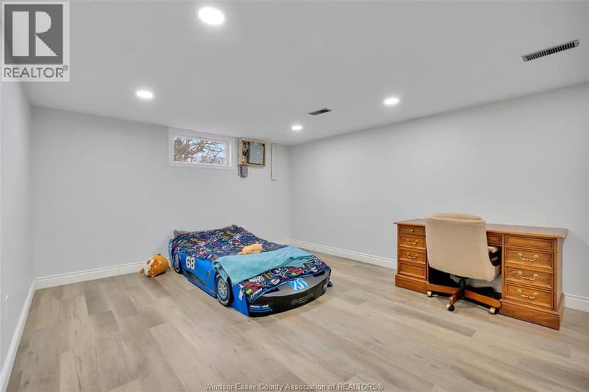 655 ROSELAND DRIVE South — photo 24 of 32