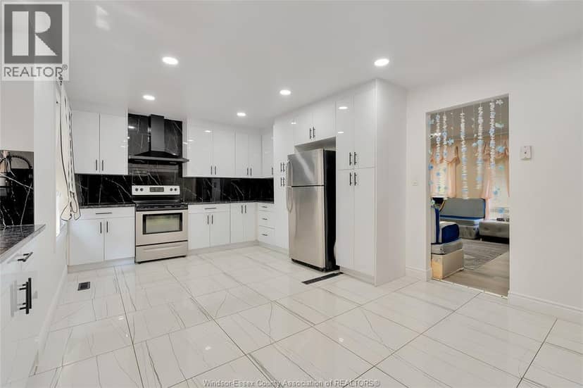 655 ROSELAND DRIVE South — photo 7 of 32