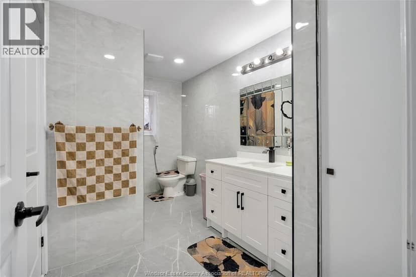655 ROSELAND DRIVE South — photo 17 of 32