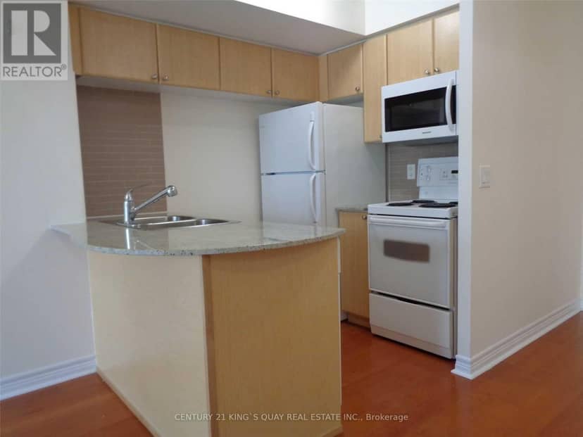 2714 - 763 Bay Street — photo 23 of 31