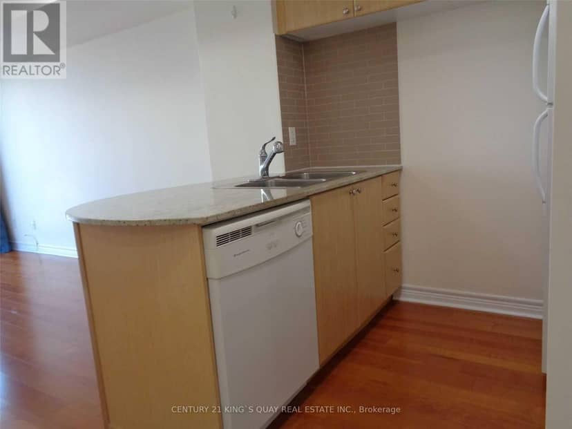 2714 - 763 Bay Street — photo 24 of 31