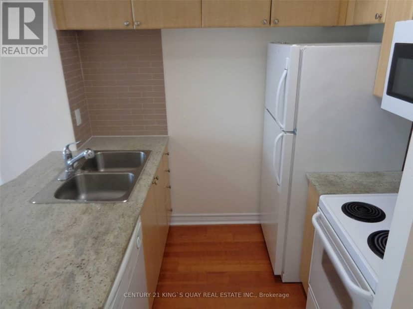 2714 - 763 Bay Street — photo 25 of 31