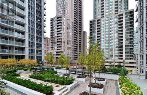 2714 - 763 Bay Street — photo 6 of 31