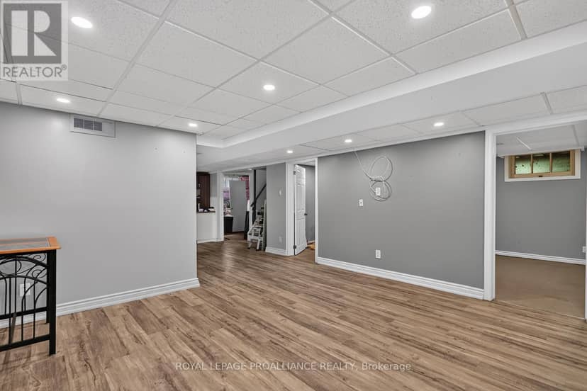 40 Aldershot Avenue — photo 21 of 33