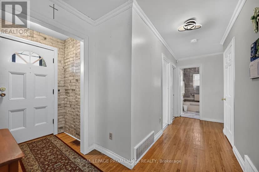 40 Aldershot Avenue — photo 3 of 33