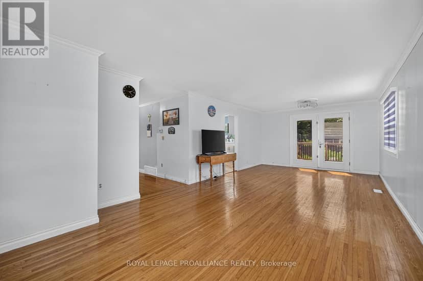 40 Aldershot Avenue — photo 5 of 33