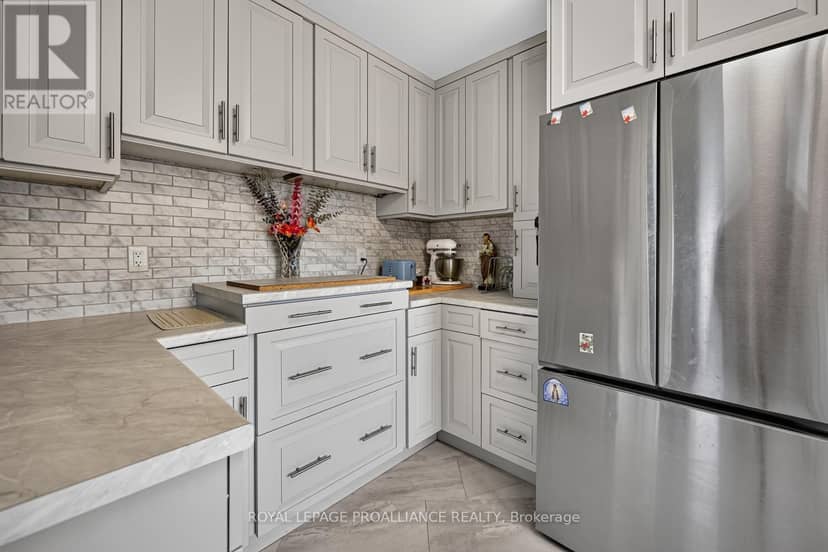 40 Aldershot Avenue — photo 8 of 33