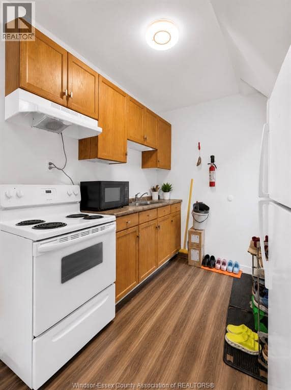 253 Curry Avenue — photo 4 of 20