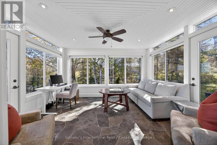 589374 19 Grey Road — photo 15 of 40