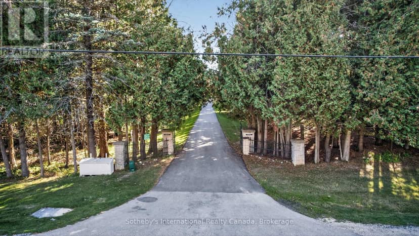 589374 19 Grey Road — photo 4 of 40