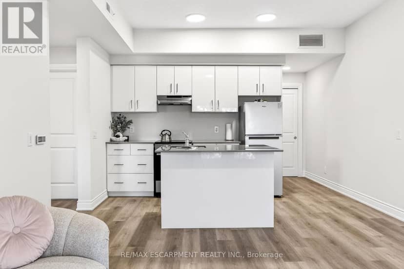 303 - 259 King Street E — photo 10 of 38