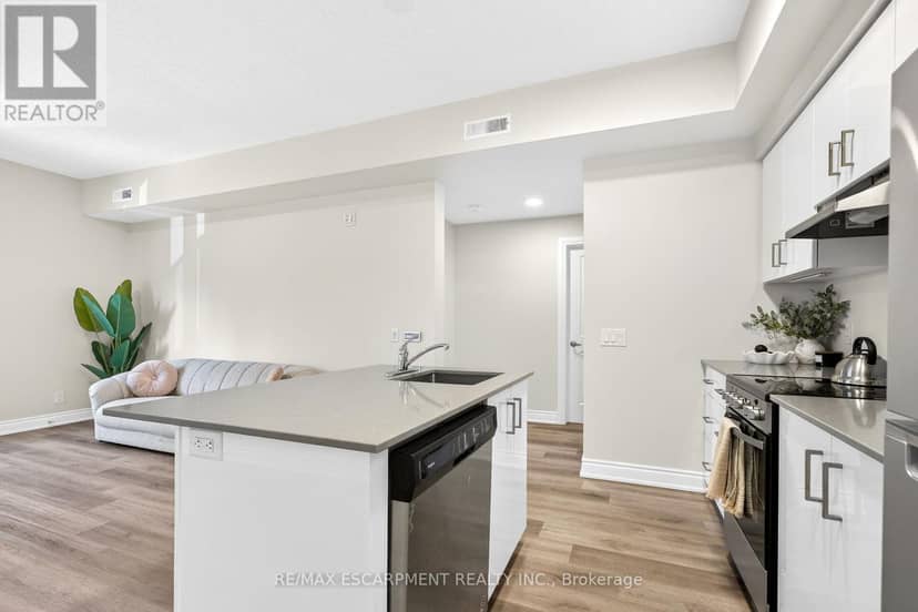 303 - 259 King Street E — photo 13 of 38