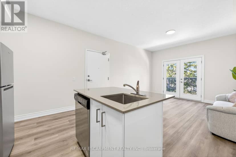 303 - 259 King Street E — photo 15 of 38